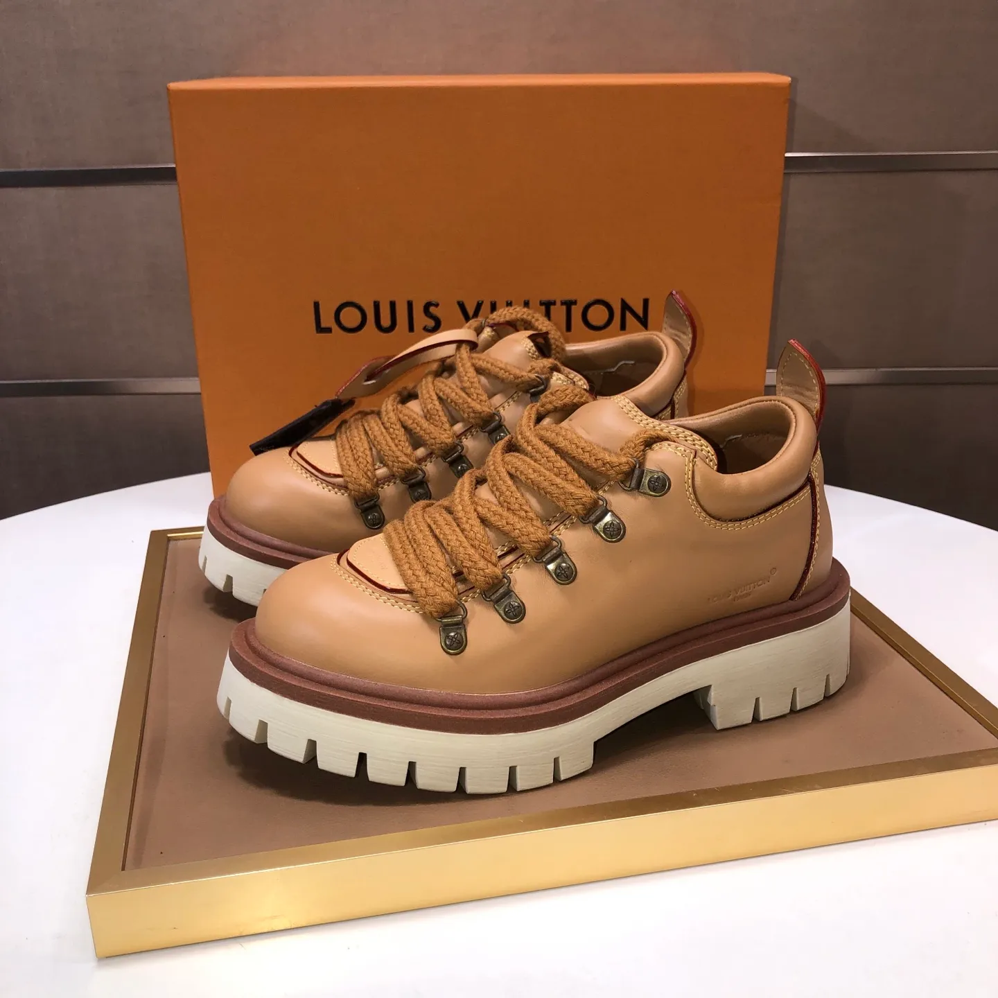 Men's shoes 💰660💰 LV Louis Vuitton 2025 autumn and winter new couple's new style, the original version is developed one to one, retro fashion, handsome and cool mountaineering derby shoes are out of stock 👍 💎 Material: imported first-layer cowhide 💎 Lining: imported lambskin 💎 Outsole: original molded TR non-slip sole 💎 Bottom height: 3.5cm 💎 Shoe size: 35-45 for both men and women